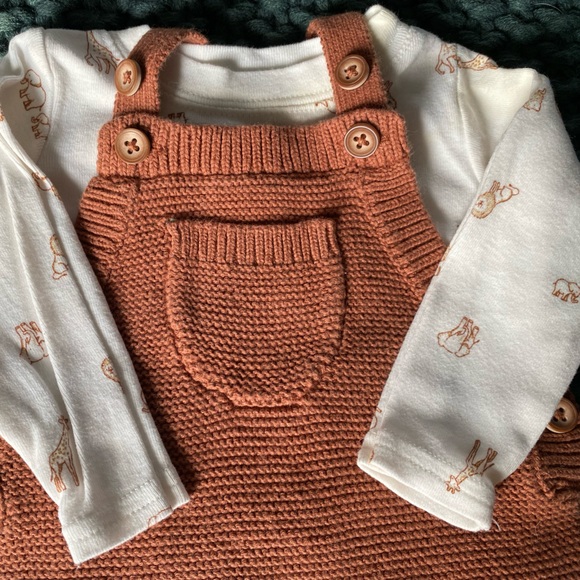 Carter’s knit baby romper - Picture 2 of 2